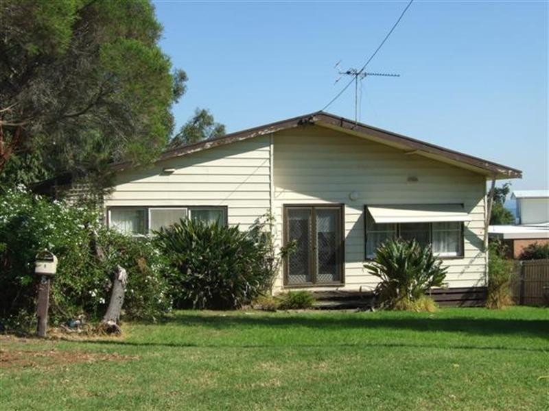 8 Walpole Street, Cowes VIC 3922