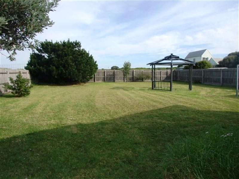 25 Page Avenue, Surf Beach VIC 3922