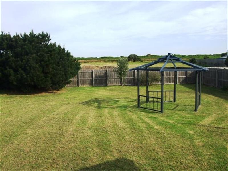 25 Page Avenue, Surf Beach VIC 3922