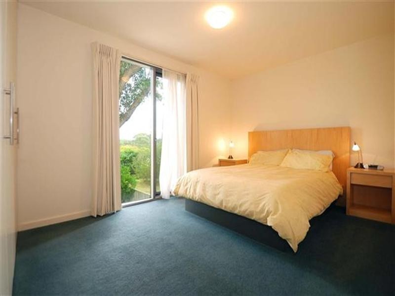 2 Seymour Place, Cowes VIC 3922