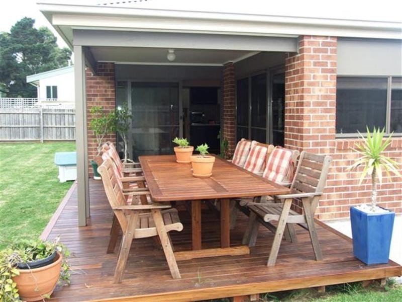 23 Robert Drive, Cowes VIC 3922