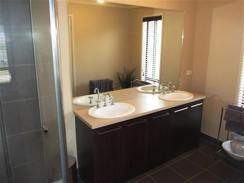 23 Robert Drive, Cowes VIC 3922