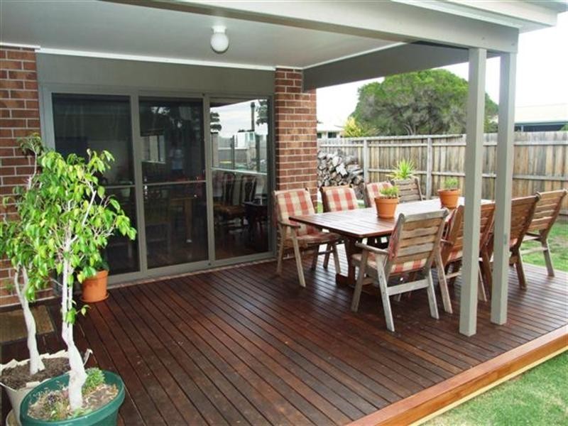 23 Robert Drive, Cowes VIC 3922