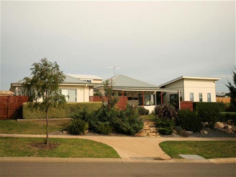 29 Seagrove Way, Cowes VIC 3922