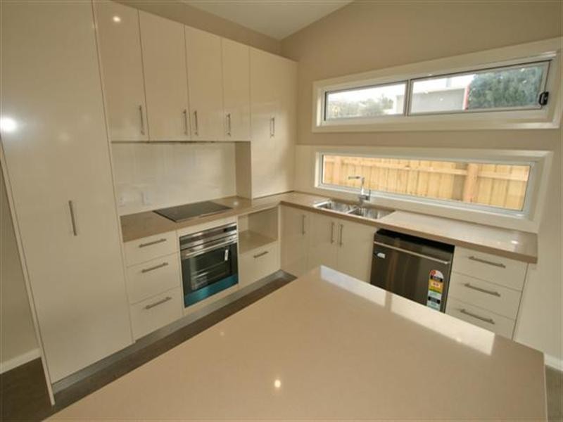 1/15 West Court, Cowes VIC 3922