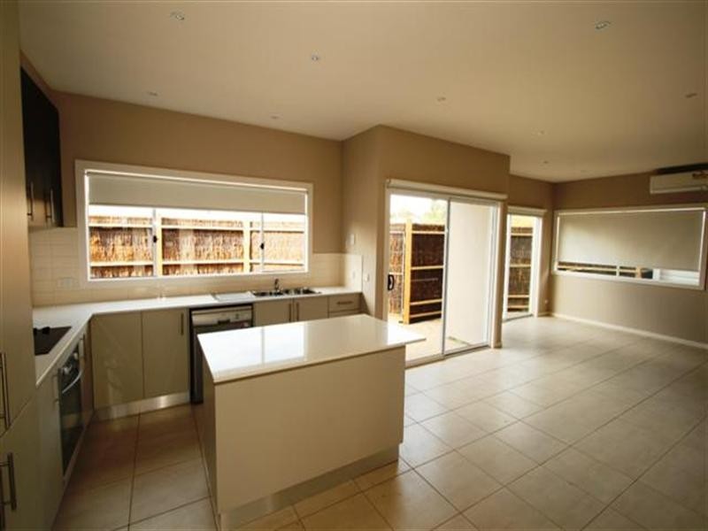 Unit 1 5-7 Norman Drive, Cowes VIC 3922
