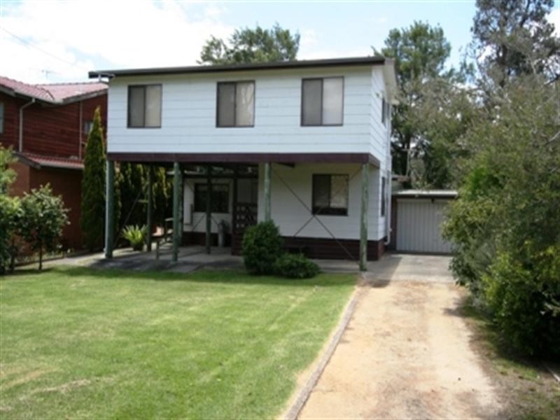 12 Beach Street, Cowes VIC 3922