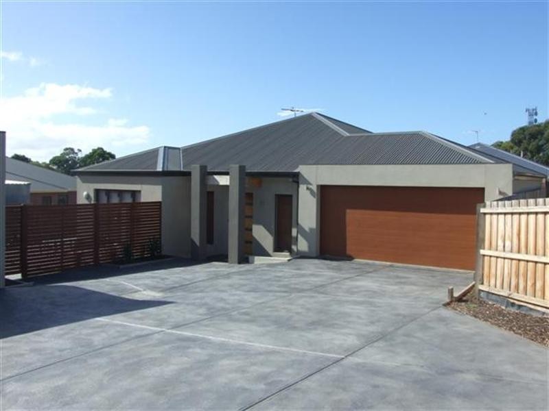 17 Blue Gum Court, Cowes VIC 3922