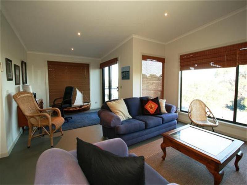 11 Beach Crescent, Newhaven VIC 3925