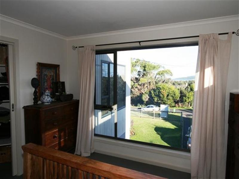 11 Beach Crescent, Newhaven VIC 3925