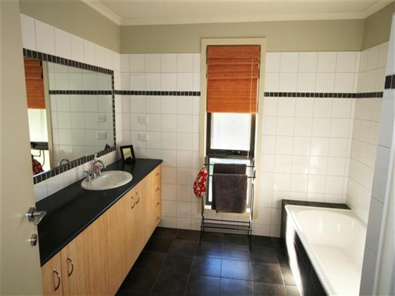 11 Beach Crescent, Newhaven VIC 3925