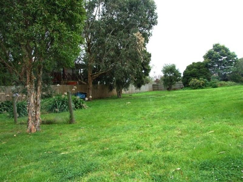 8 Rita Avenue, Cowes VIC 3922