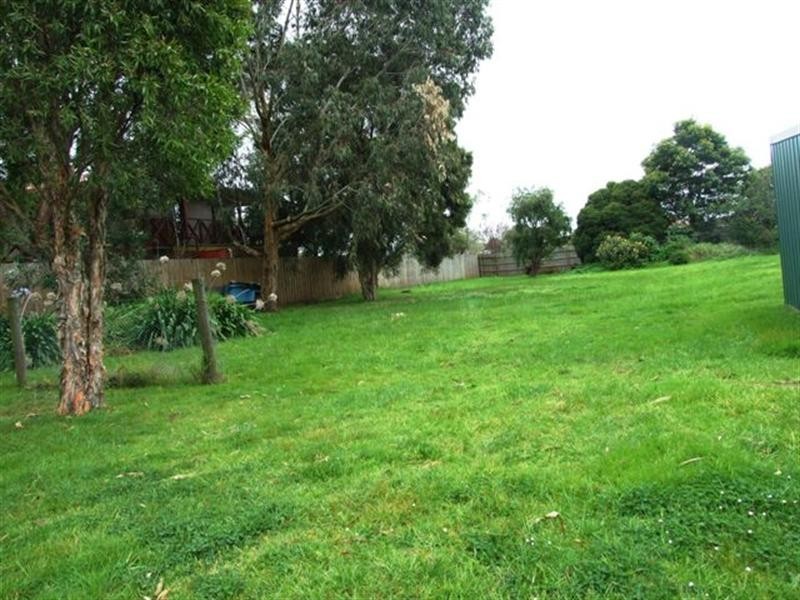 8 Rita Avenue, Cowes VIC 3922