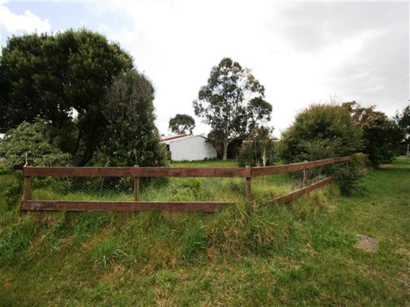 35 Pine Avenue, Cowes VIC 3922
