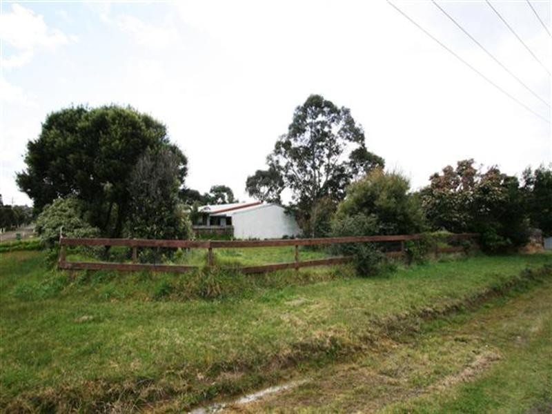 35 Pine Avenue, Cowes VIC 3922