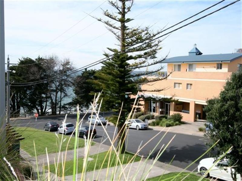 4/2 Warley Avenue, Cowes VIC 3922