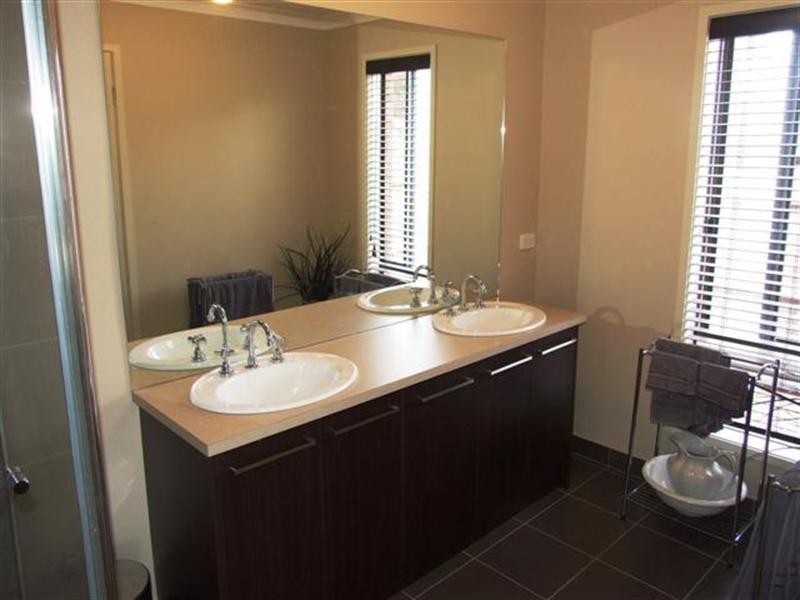 23 Robert Drive, Cowes VIC 3922