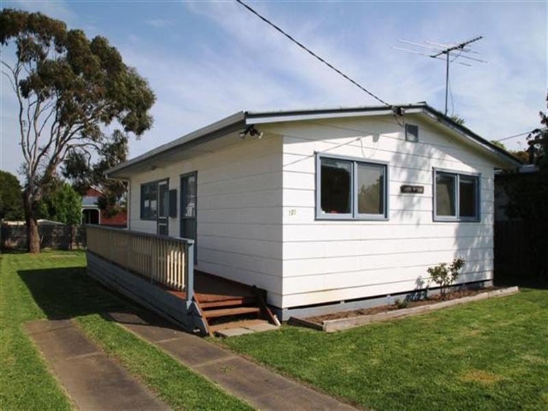 105 Scenic Drive, Cowes VIC 3922