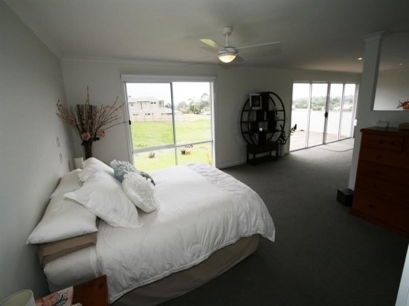 6 Water View Rise, Cowes VIC 3922