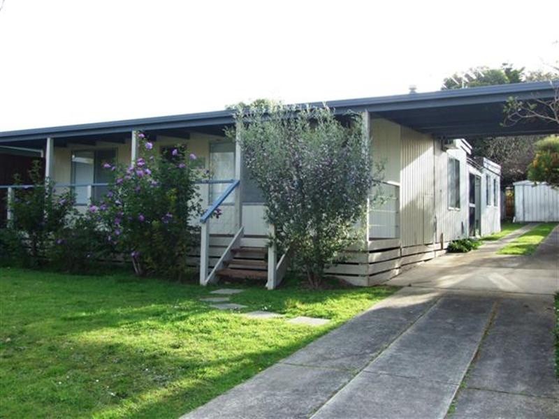 22 Birdwood Avenue, Cowes VIC 3922