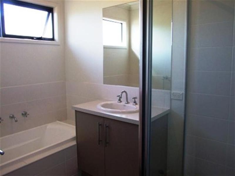 13 Rosella Grove, Cowes VIC 3922