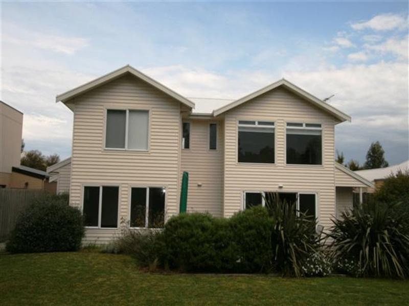 9 Martin Street, Cowes VIC 3922