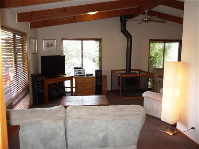 10 Leslie Avenue, Cowes VIC 3922