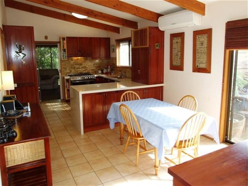 10 Leslie Avenue, Cowes VIC 3922