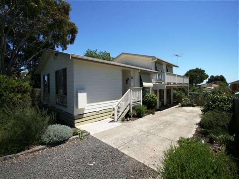 16 Parrakoola Way, Cowes VIC 3922