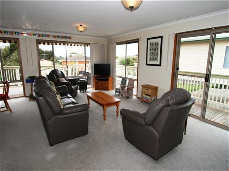 16 Parrakoola Way, Cowes VIC 3922