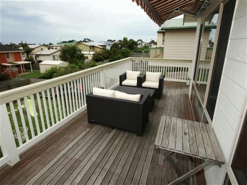 16 Parrakoola Way, Cowes VIC 3922