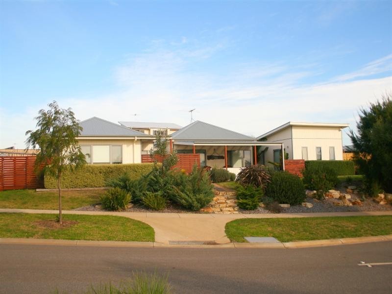 29 Seagrove Way, Cowes VIC 3922