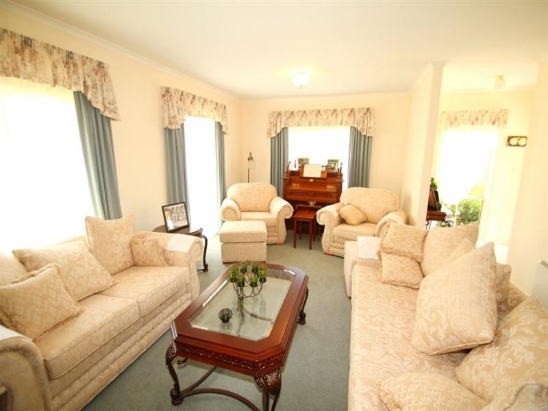 Unit 2/3 Wyndham Avenue, Cowes VIC 3922