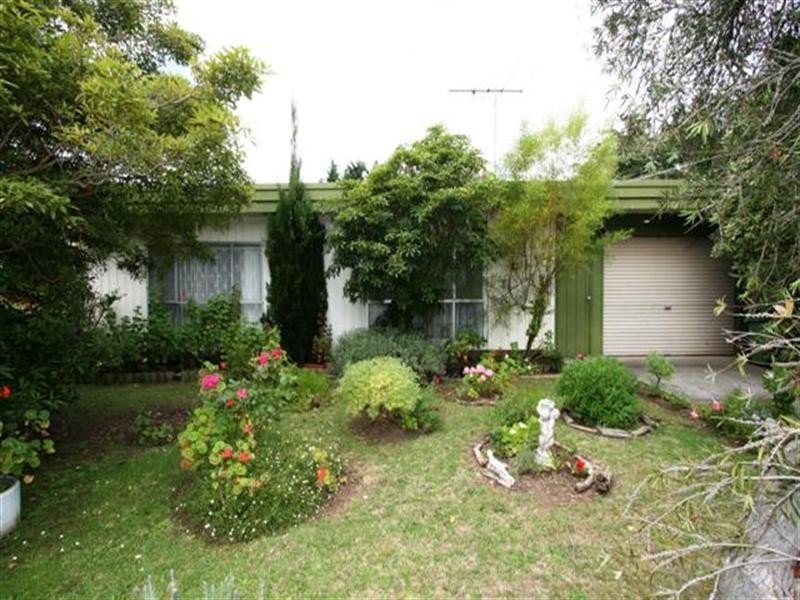 27 Alexander Avenue, Cowes VIC 3922