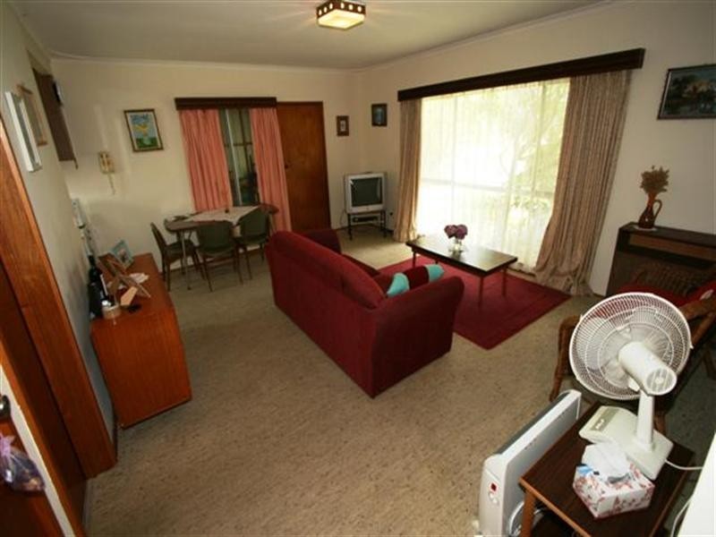 27 Alexander Avenue, Cowes VIC 3922