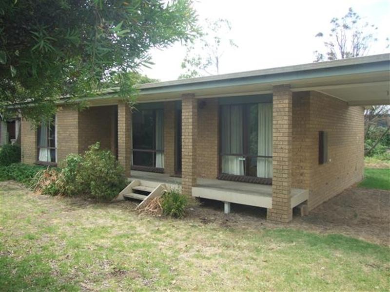 8 Chapel Street, Cowes VIC 3922