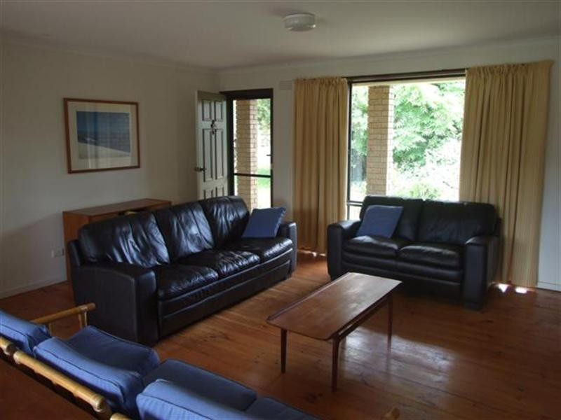 8 Chapel Street, Cowes VIC 3922