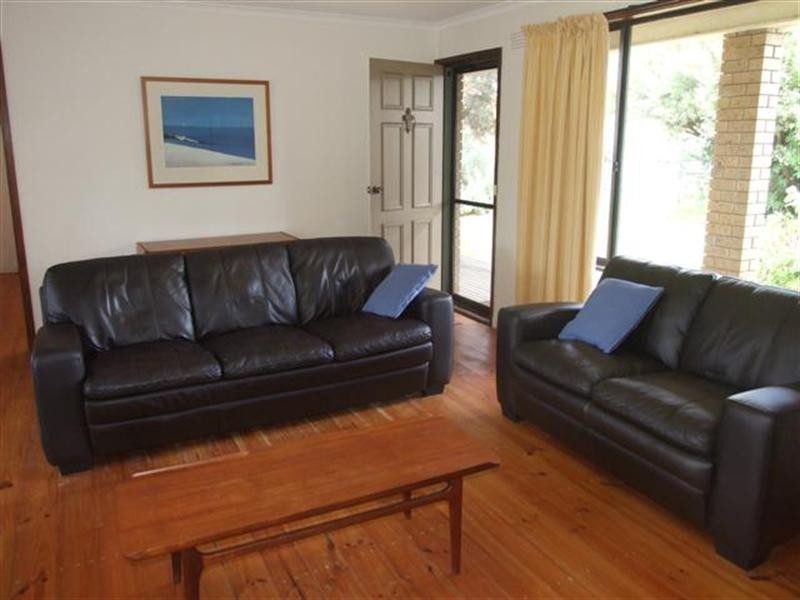 8 Chapel Street, Cowes VIC 3922