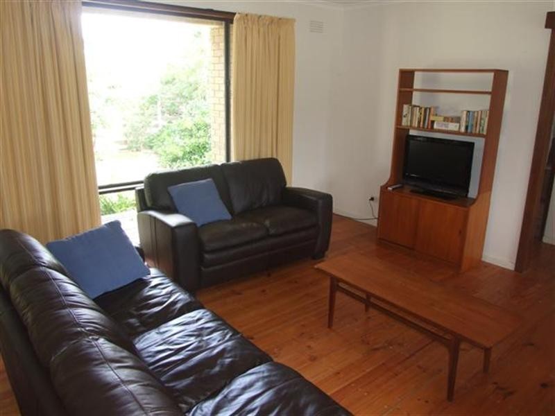 8 Chapel Street, Cowes VIC 3922