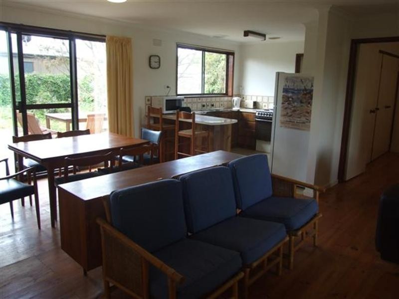 8 Chapel Street, Cowes VIC 3922