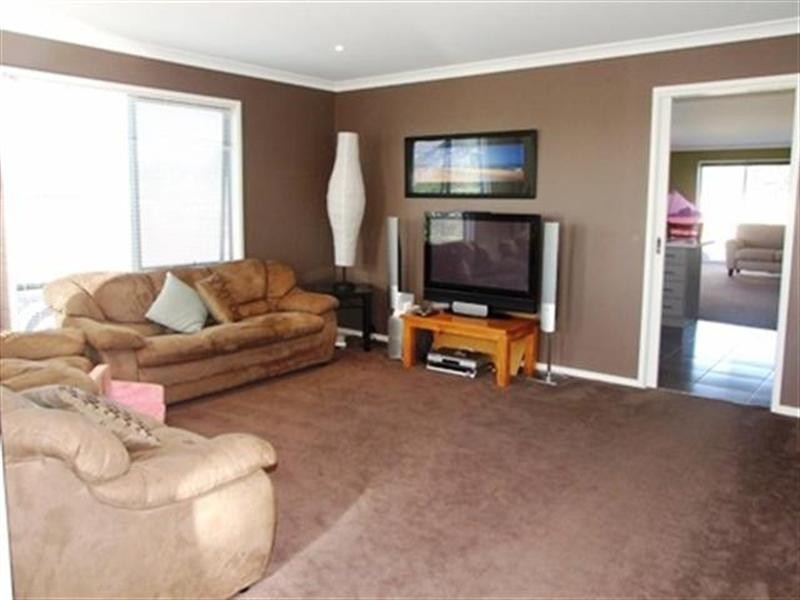 13 Rosella Grove, Cowes VIC 3922