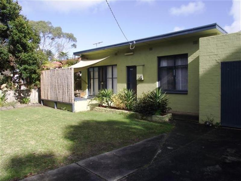 8 Alexander Avenue, Cowes VIC 3922