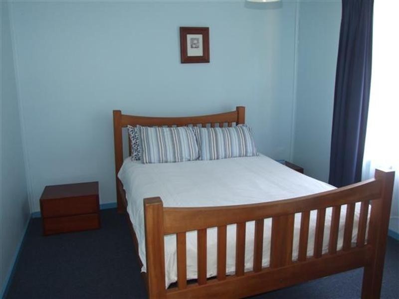 8 Alexander Avenue, Cowes VIC 3922