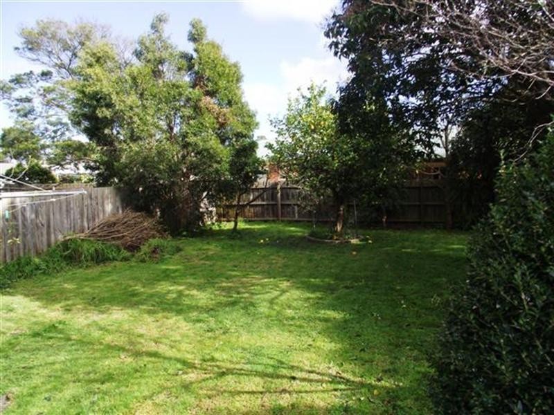 8 Alexander Avenue, Cowes VIC 3922