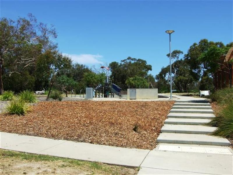 2/22 Currawong Close, Cowes VIC 3922