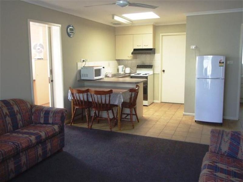 2/2-4 Park Street, Cowes VIC 3922