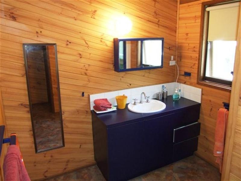24 Hollywood Crescent, Smiths Beach VIC 3922