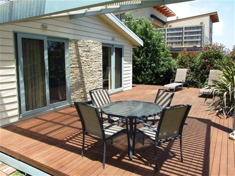 24 Hollywood Crescent, Smiths Beach VIC 3922