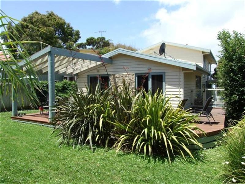24 Hollywood Crescent, Smiths Beach VIC 3922