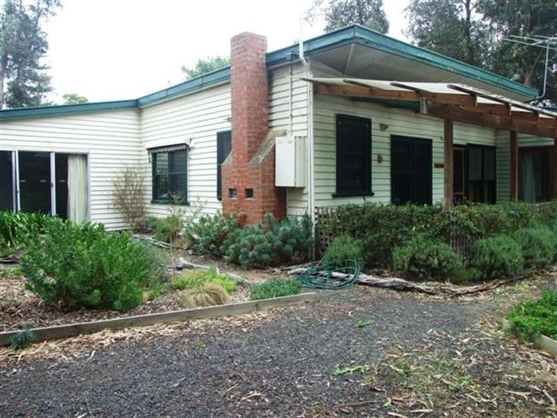 10 Rose Avenue, Cowes VIC 3922